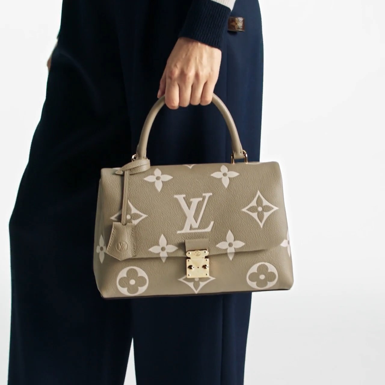 Louis Vuitton M46041 Madeleine MM Dove Gray - Image 3